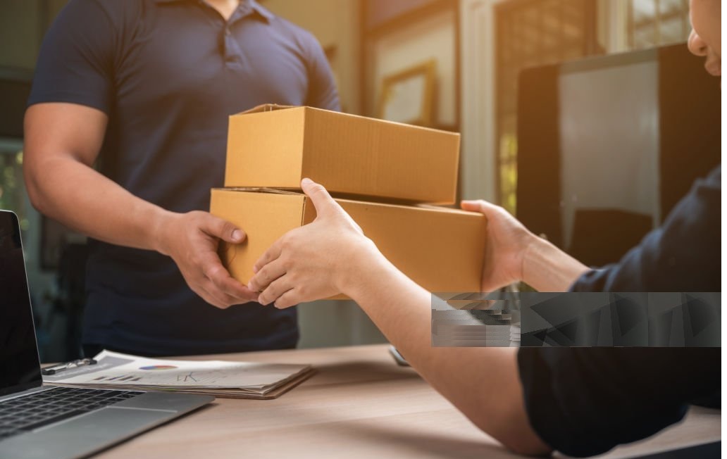 parcel delivery with good depth of field. Friendly worker with high quality delivery service.